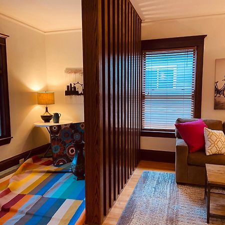 Clover Apartment In Blue House On The Park مينيابولس، مينيسوتا المظهر الخارجي الصورة