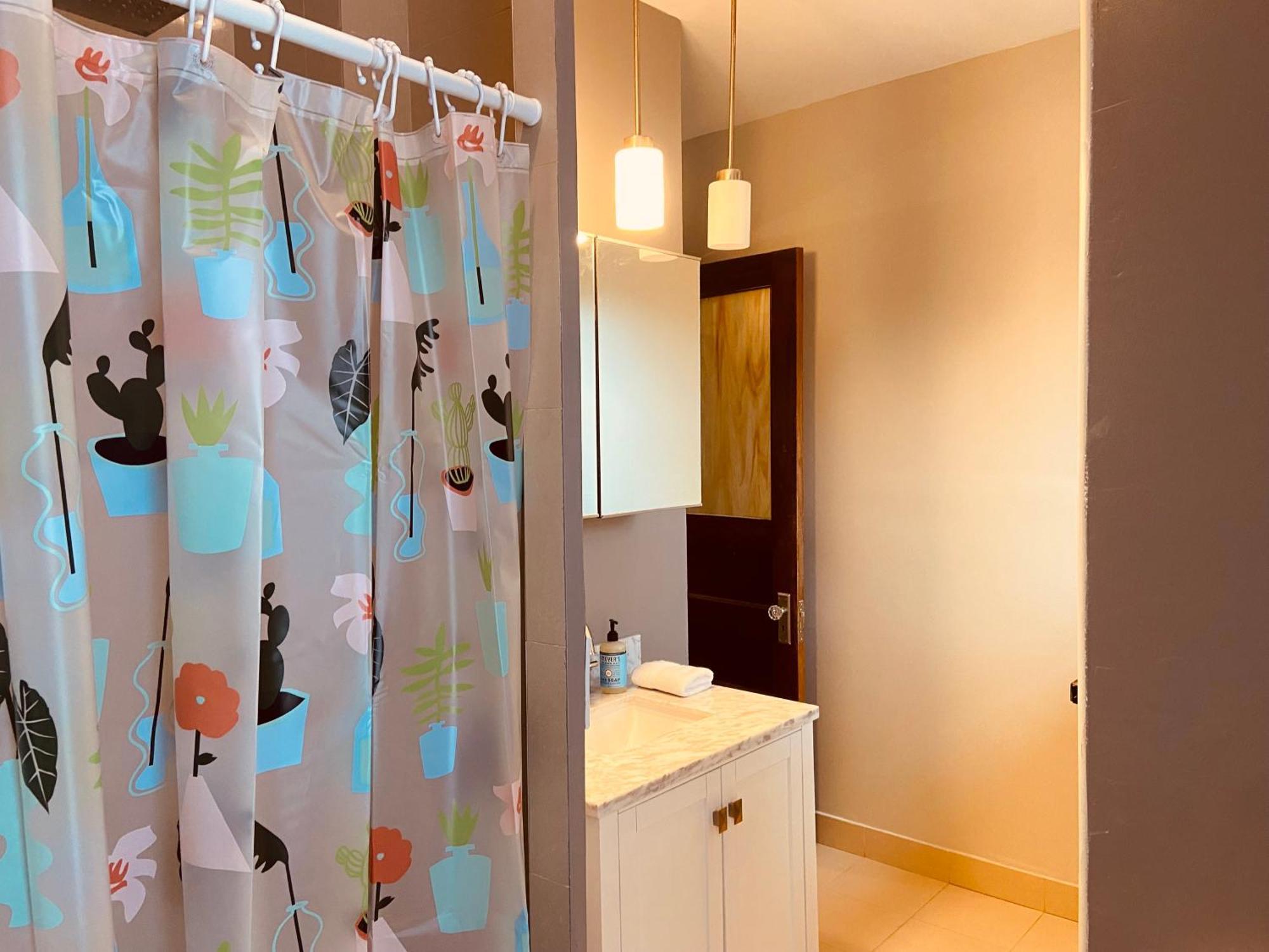 Clover Apartment In Blue House On The Park مينيابولس، مينيسوتا المظهر الخارجي الصورة