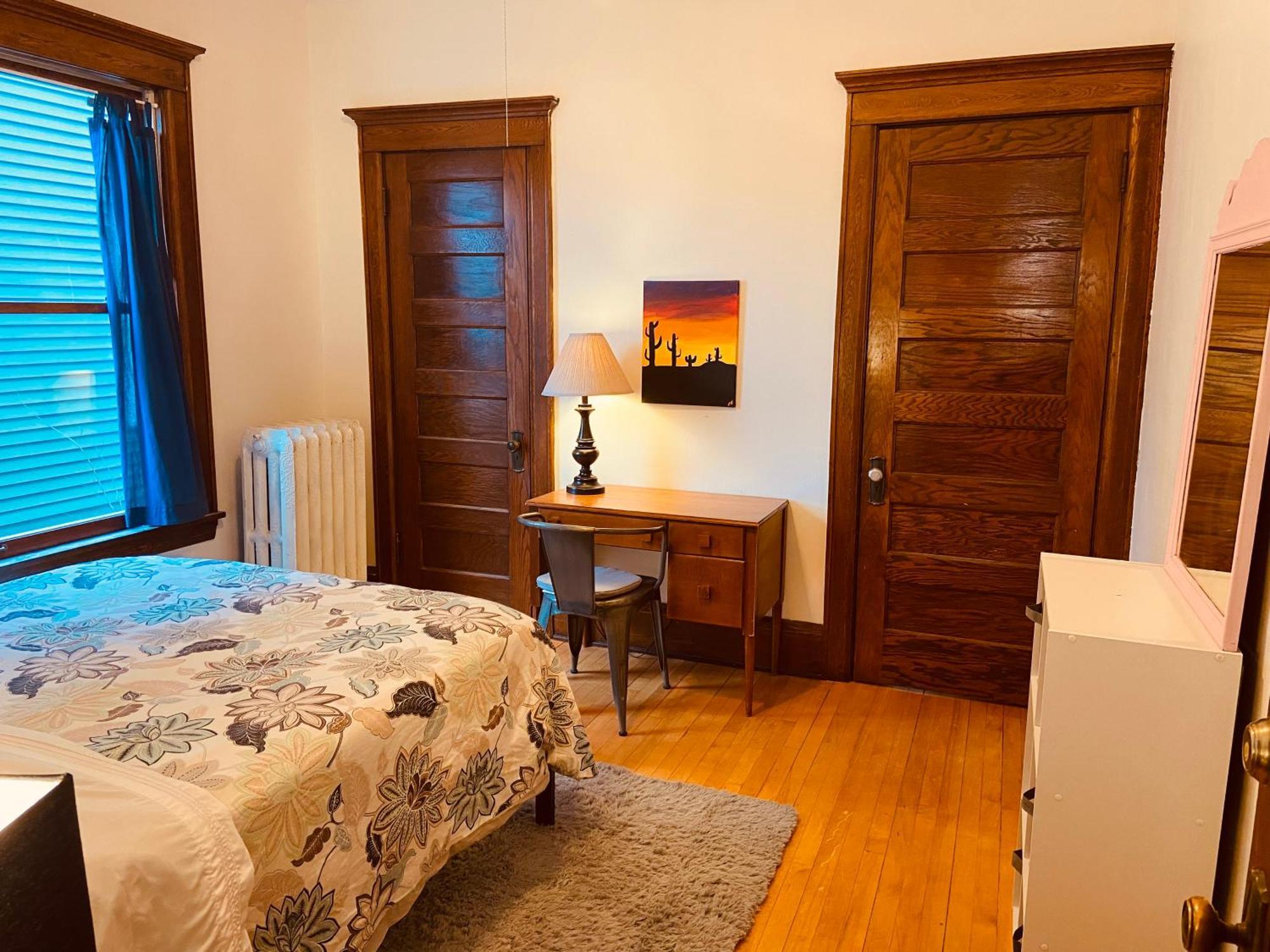 Clover Apartment In Blue House On The Park مينيابولس، مينيسوتا المظهر الخارجي الصورة